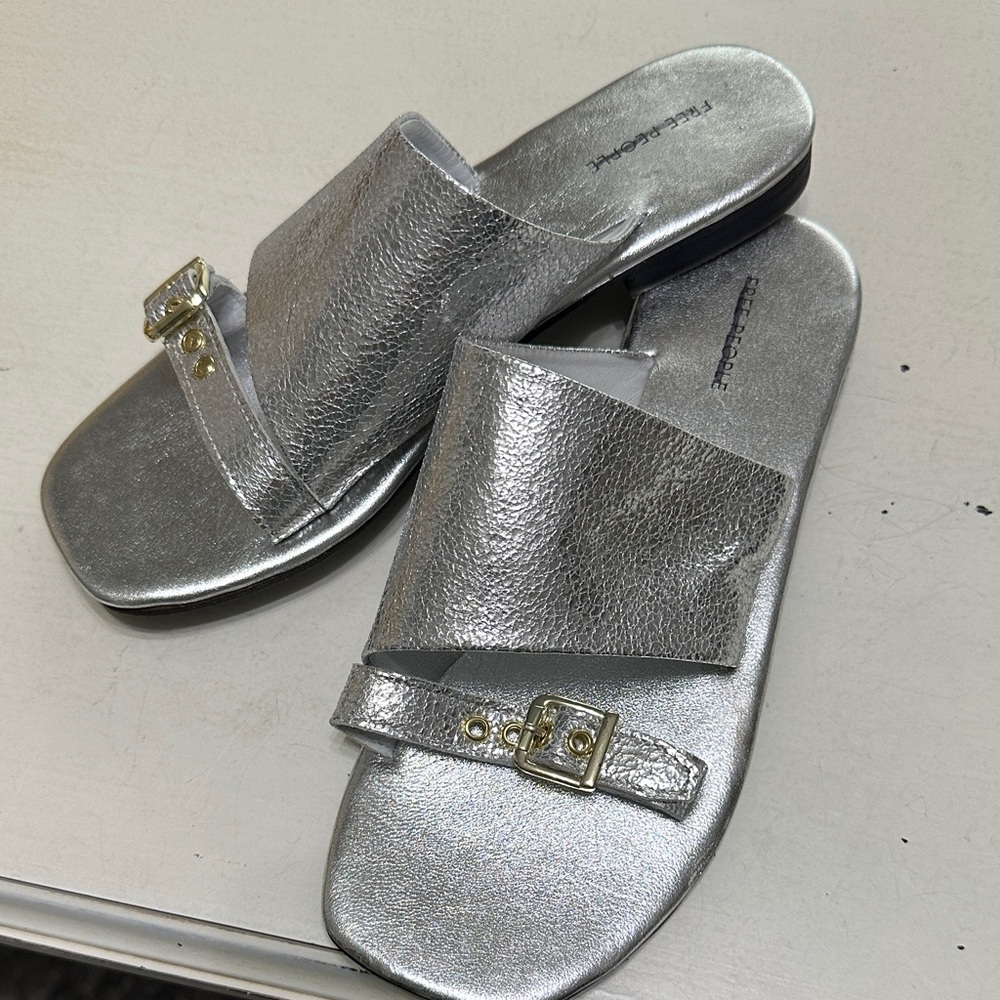 Nwots Free People Silver metallic Slides 6.5
